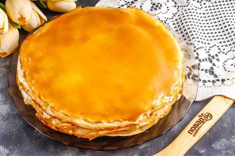 Блинный торт с карамельным соусом