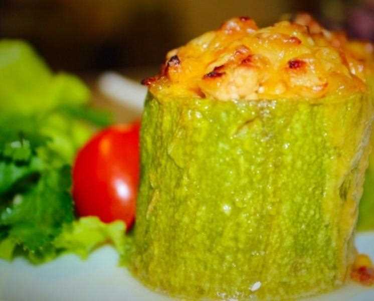 Бочонки из кабачков с мясом и рисом