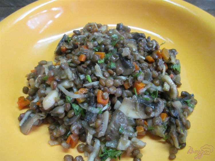 Чечевица с грибами и овощами