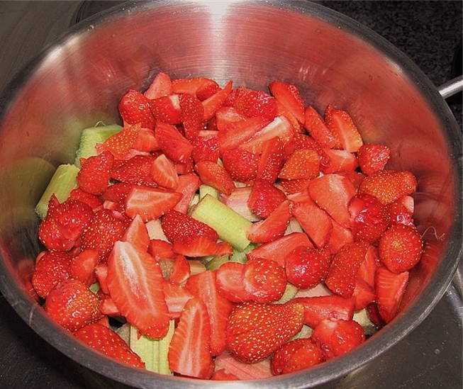 Джем из клубники с ревенем