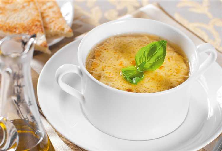 Французский луковый суп с сыром