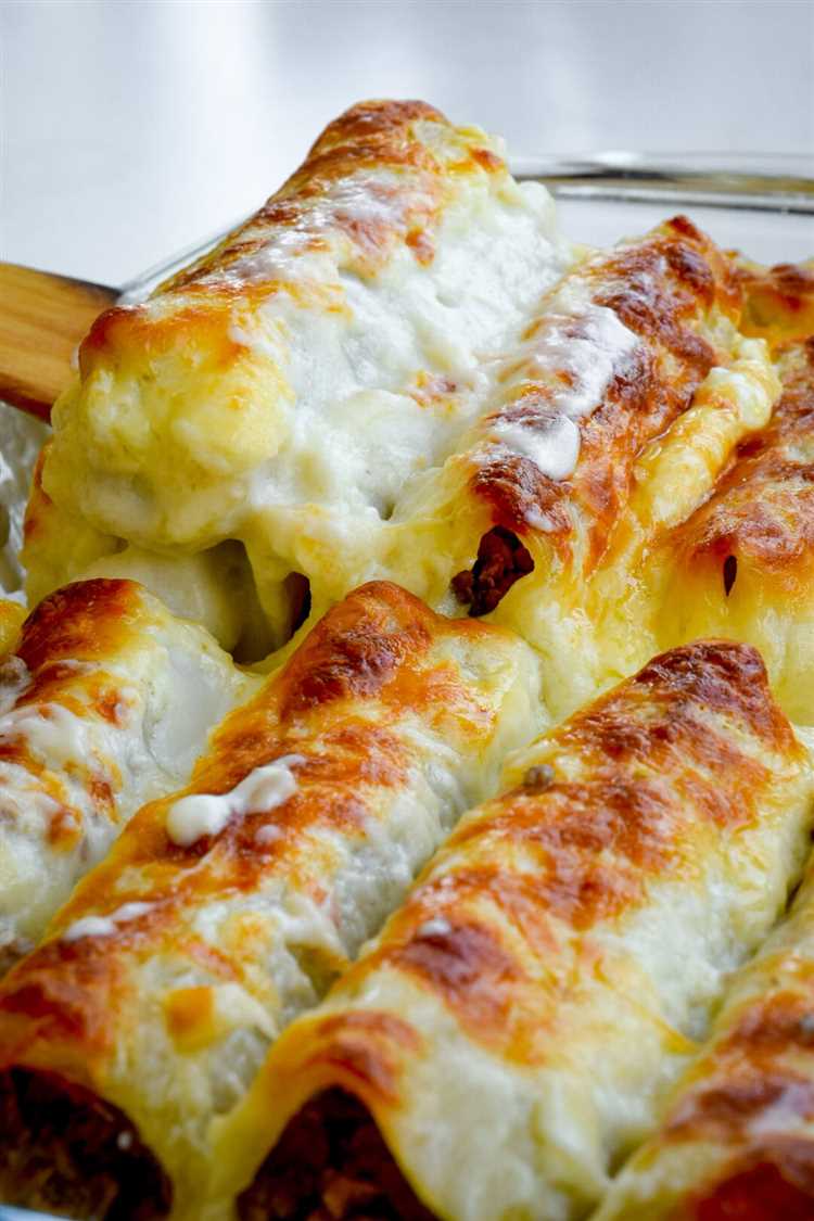 Каннеллони с куриным фаршем запечённые в духовке