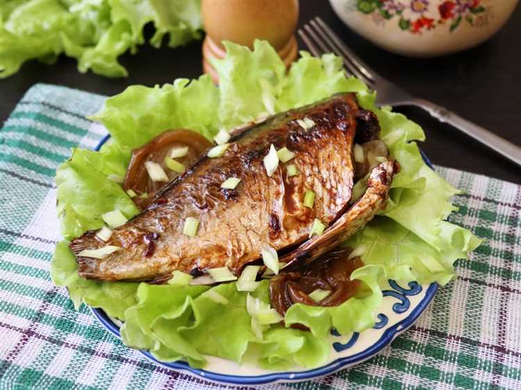 Караси в духовке с чесноком и зеленью