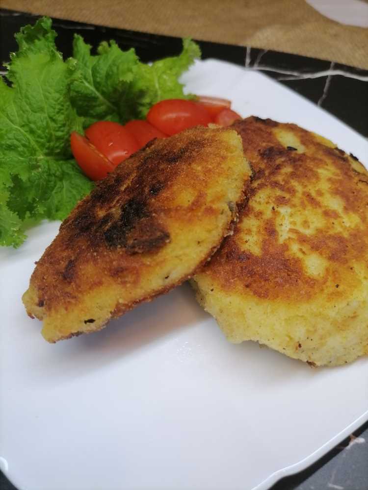 Картофельные зразы с яйцами и луком