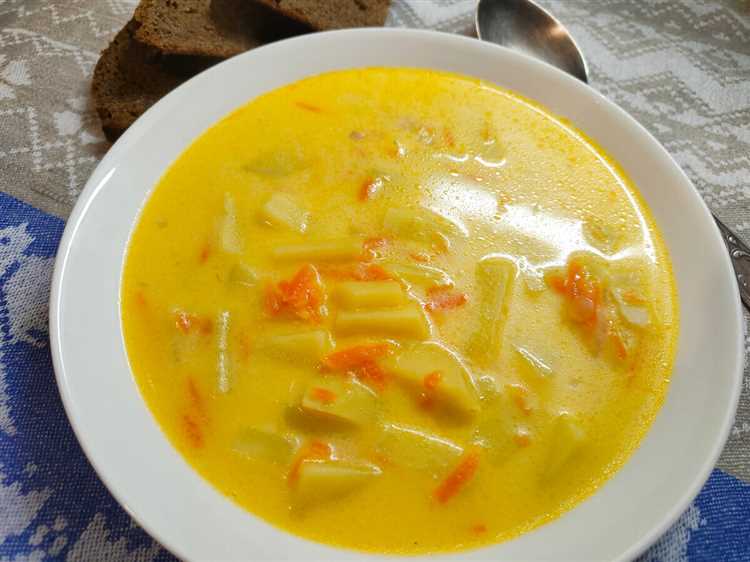 Картофельный суп с маринованными огурцами