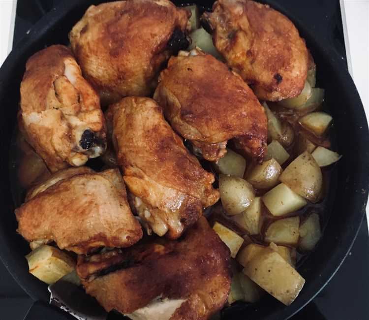 Куриные бёдра запечённые в духовке с луком и вином