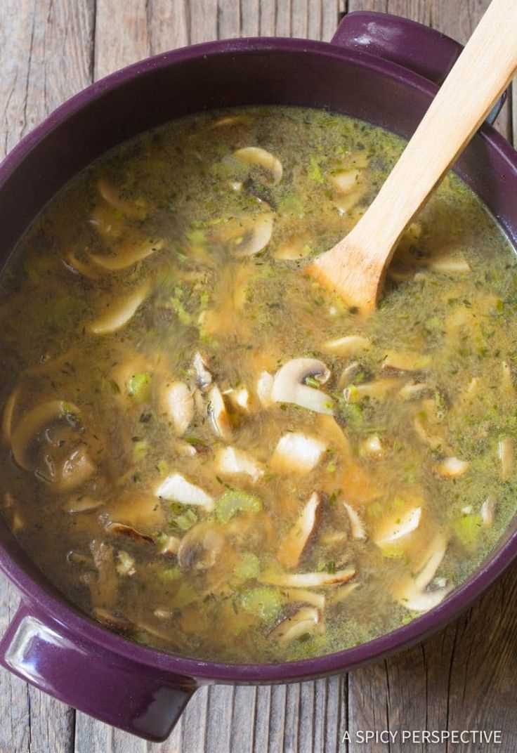 Куриный суп с вермишелью и грибами