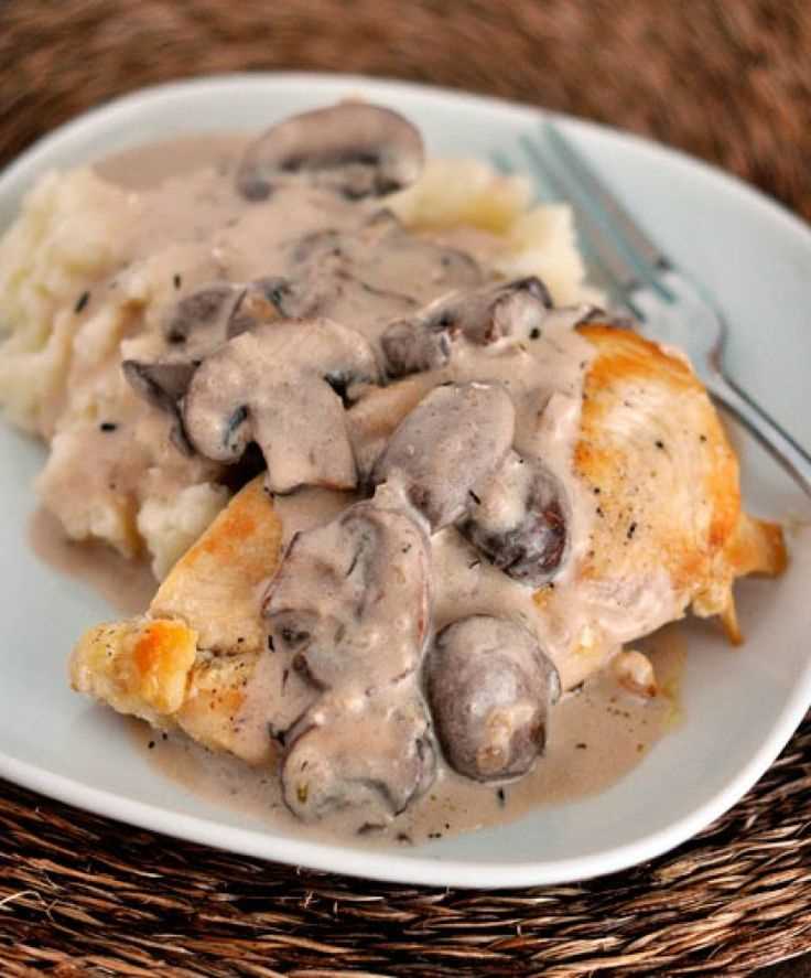 Куриное филе запечённое с овощами в сливочном соусе