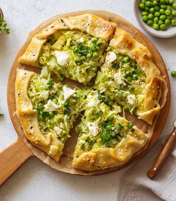 Открытый пирог с картошкой и капустой