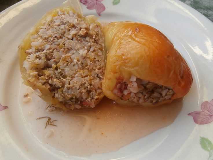 Перцы фаршированные курицей и гречкой