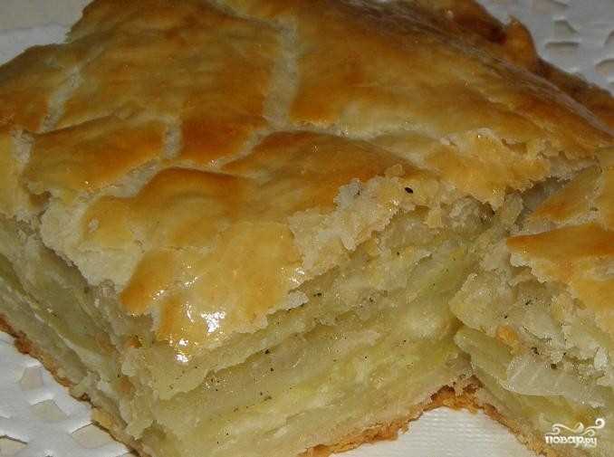 Постный пирог из картофельного теста с луком
