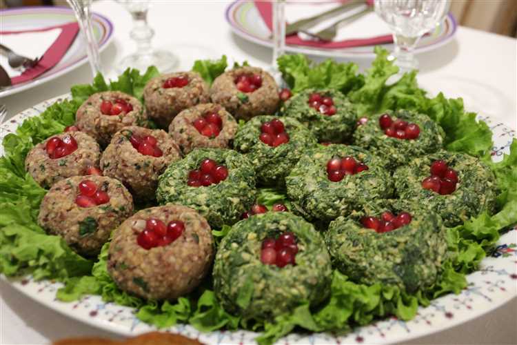 Пхали из капусты рулетиками
