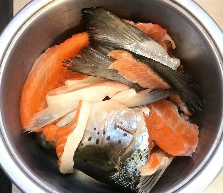 Рыбный суп из головы и хвоста с овощами