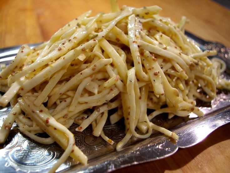 Салат из корня сельдерея по-корейски
