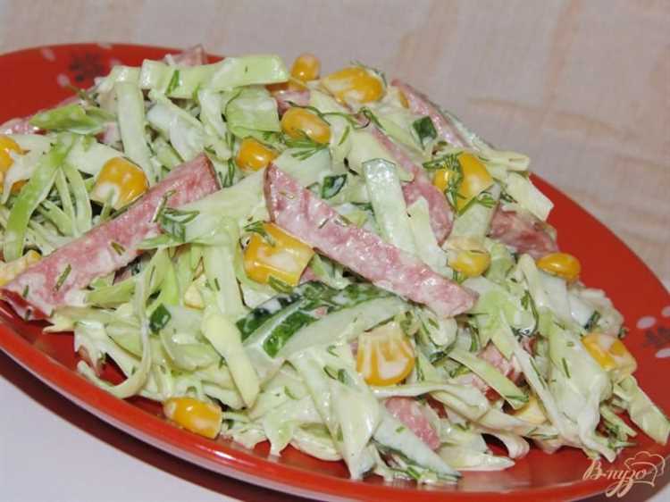 Салат с копчёной колбасой и кукурузой