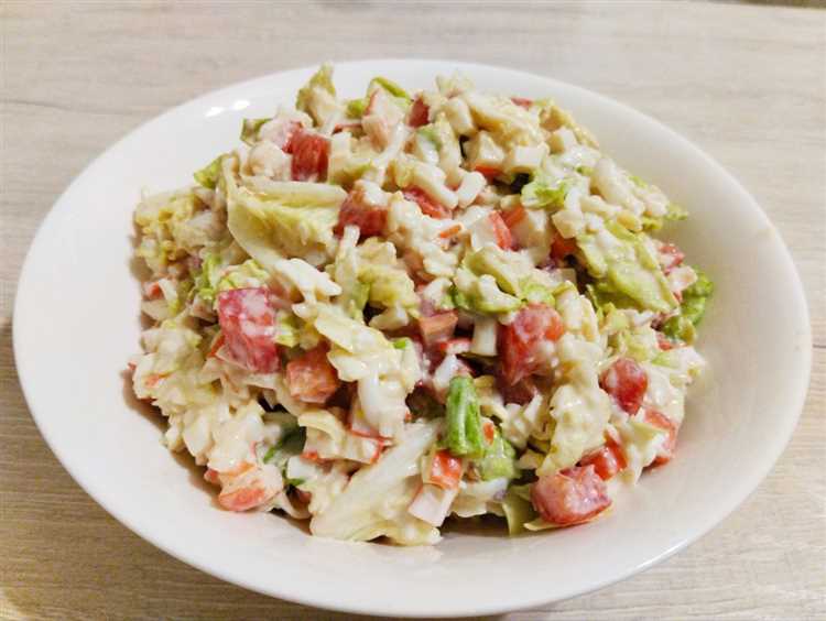 Салат с крабовыми палочками и пекинской капустой