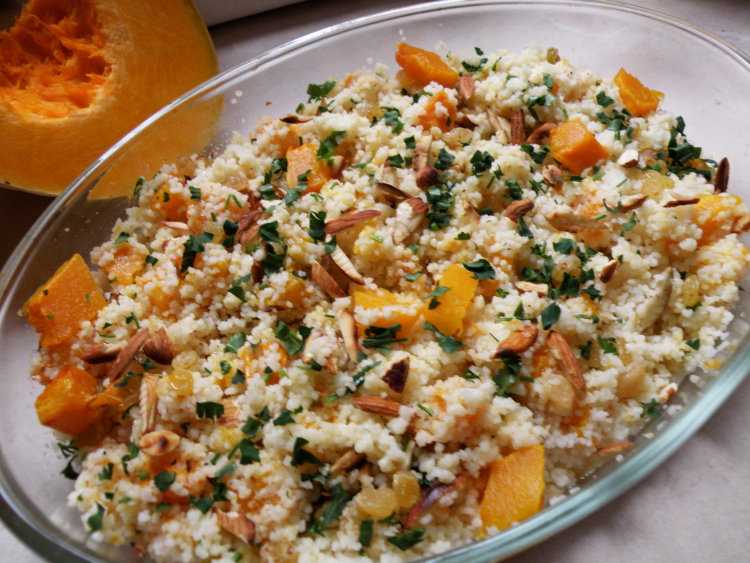 Салат с тыквой кускусом и сыром