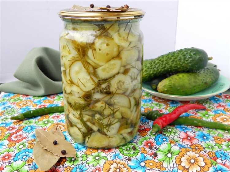 Самые простые маринованные огурцы с чесноком