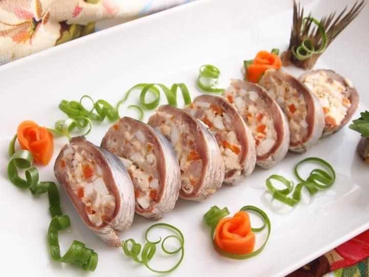 Селёдка фаршированная сыром и зеленью