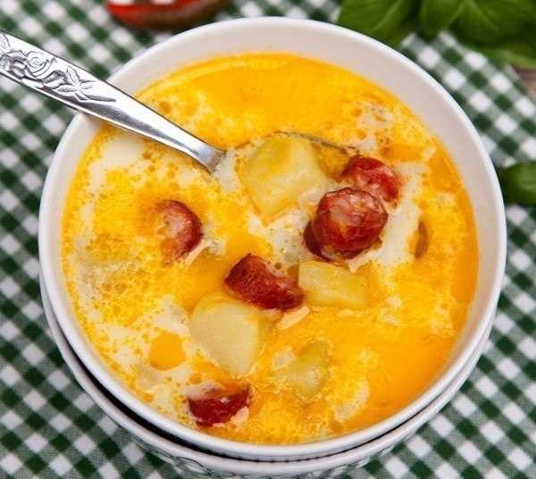 Сырный суп с колбасой