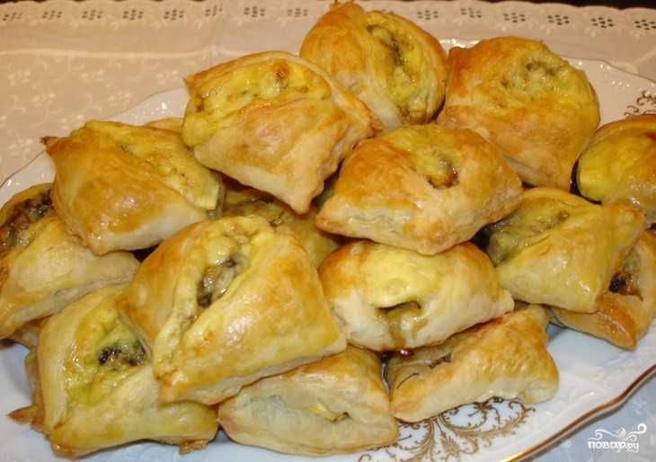 Слойки с грибами и сыром