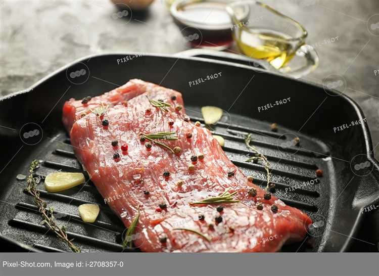 Стейк с розмарином и чесноком