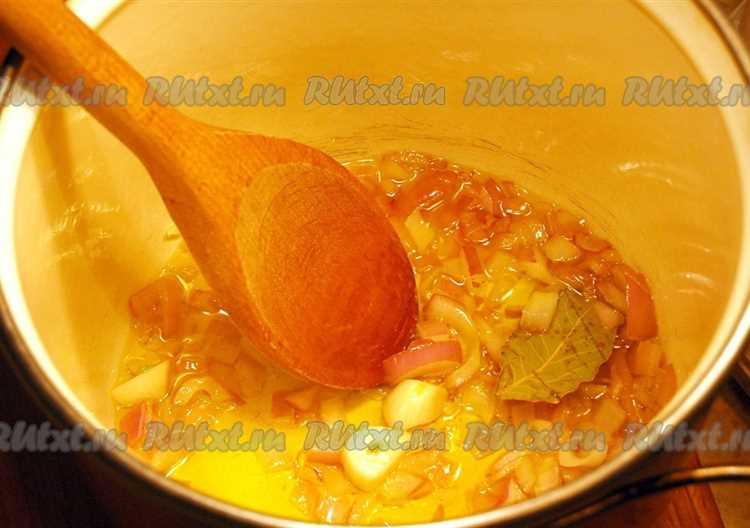 Суп с квашеной капустой и копчёными колбасками