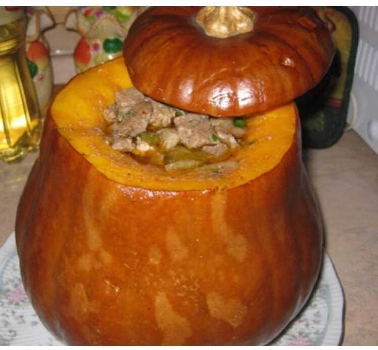 Тыква фаршированная курицей и овощами