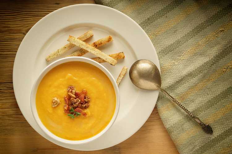 Тыквенный крем суп с сыром и яблоком