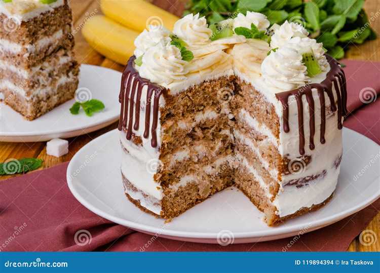 Торт колибри с ананасами и бананами