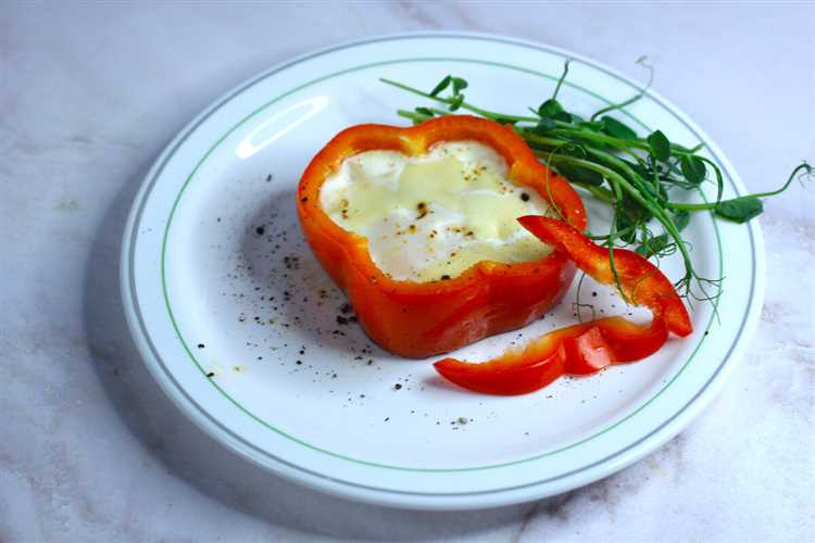 Яичница с сыром в перце