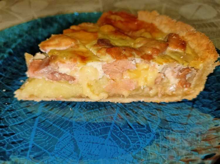 Заливной пирог с красной рыбой