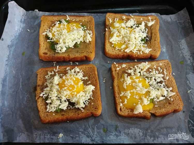 Запечённые тосты с яйцом и сыром