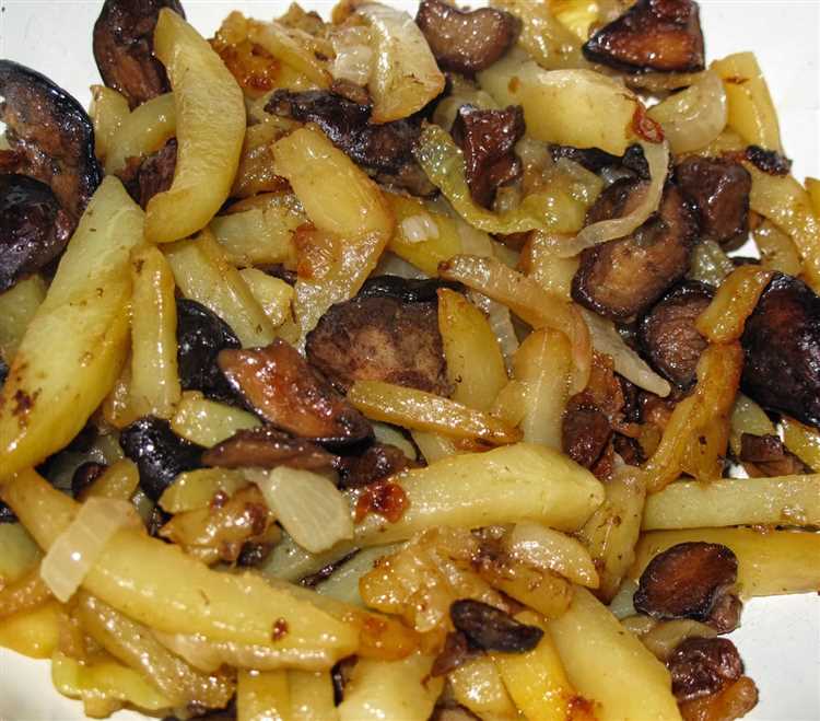 Жареная картошка с белыми грибами